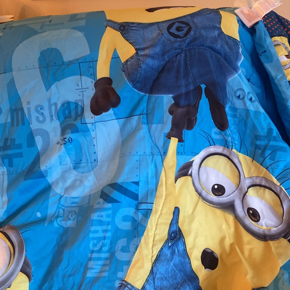 Minions, twin comforter reversible.  now 30 percent.  off. - Picture 7 of 8